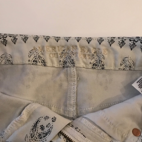 Cute summer shorts. Almost new. Only worn once. - Picture 3 of 4